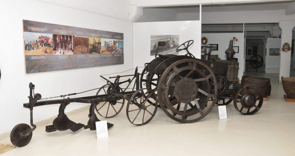 tractorul Lanz-Bulldog 7500 de 25 CP şi plugul cu 2 brazde Rud-Sack.jpg